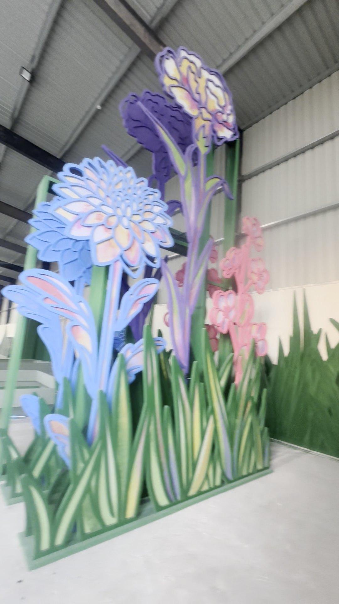 Flower sculptures in the atrium