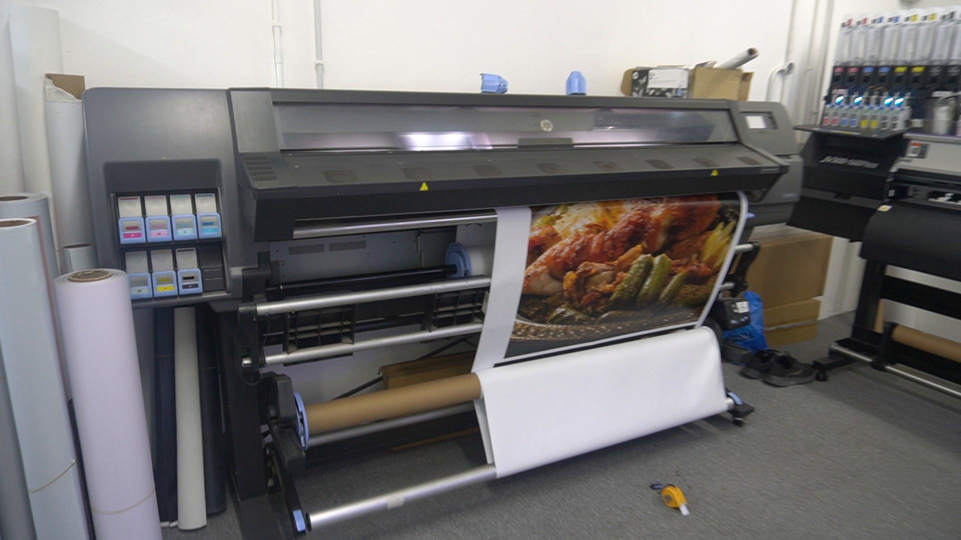 Latex printer producing a full-colour food graphic